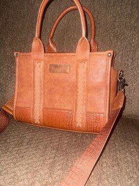 Wrangler Tan Leather Tote Bag with Crossbody Strap
